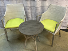  Broyhill Patio Table w/ Seating