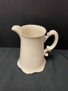  Pitcher