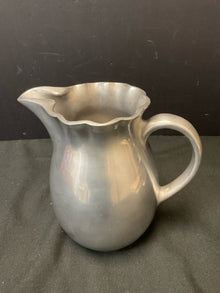  Wilton Pitcher
