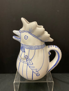 Pitcher