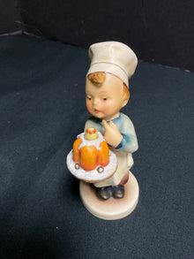  Hummel Statue/Figurine/Bust