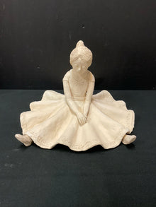  Statue/Figurine/Bust