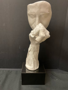  Statue/Figurine/Bust