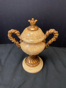  Statue/Figurine/Bust