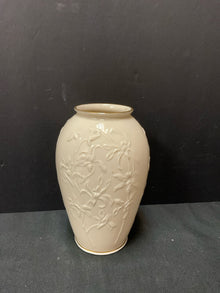  Lenox Vase