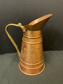  Pitcher
