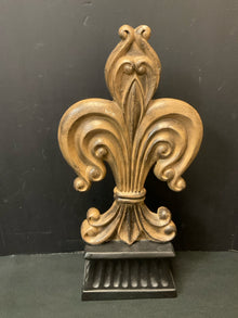  Finial