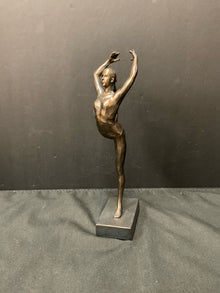  Crate & Barrel Statue/Figurine/Bust