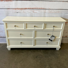  Ashley Dresser