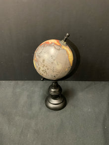  Globe