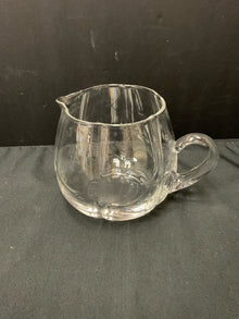  Pitcher
