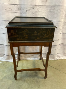  Ethan Allen Accent Table
