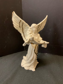  Mikasa Statue/Figurine/Bust
