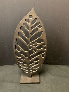  Crate & Barrel Statue/Figurine/Bust