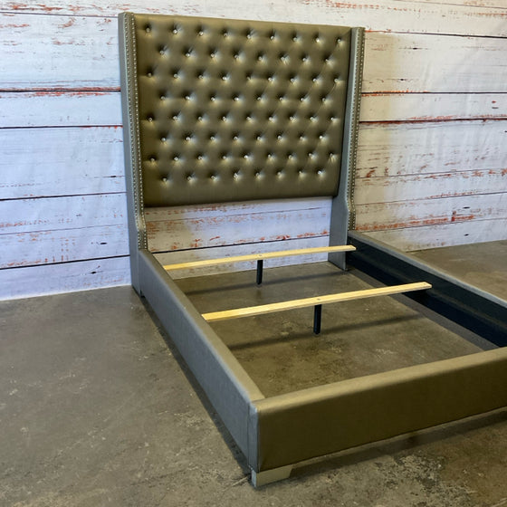 Ashley Complete Bed--Queen