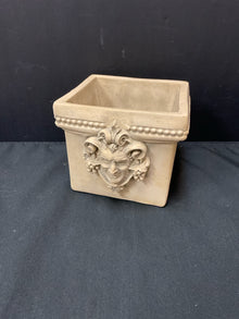  Planter/Pot