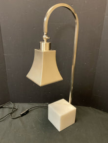  Safavieh Lamp