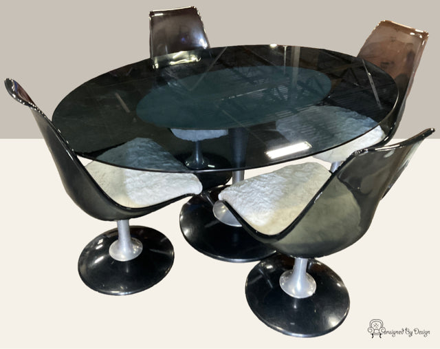 Table & Chairs