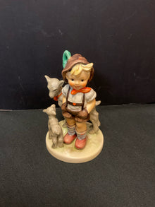  Hummel Statue/Figurine/Bust