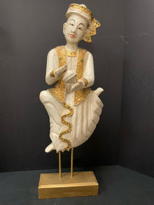  Statue/Figurine/Bust