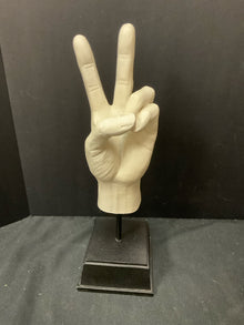 Statue/Figurine/Bust