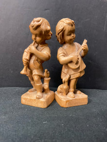  Statue/Figurine/Bust