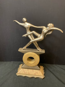  Statue/Figurine/Bust