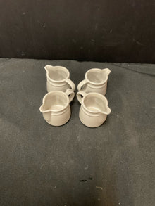  Pitcher