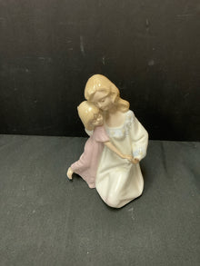  Statue/Figurine/Bust