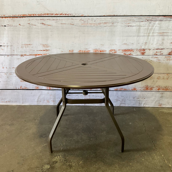 Windward Design Group Patio Table w/ Seating
