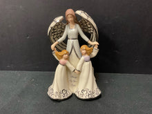  Statue/Figurine/Bust