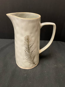  Pitcher