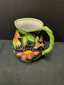  Pitcher