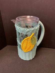  Pitcher