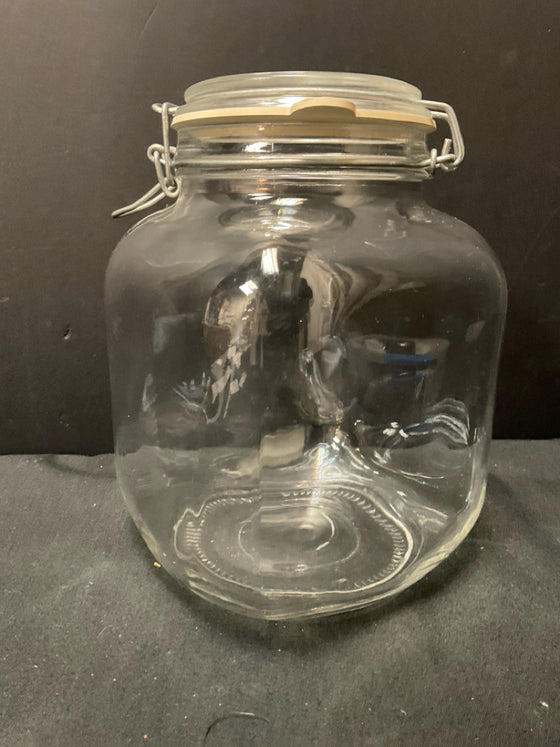 Canister