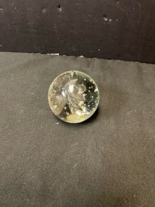  Paperweight