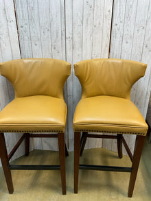  Grandin Road Bar Stool Set