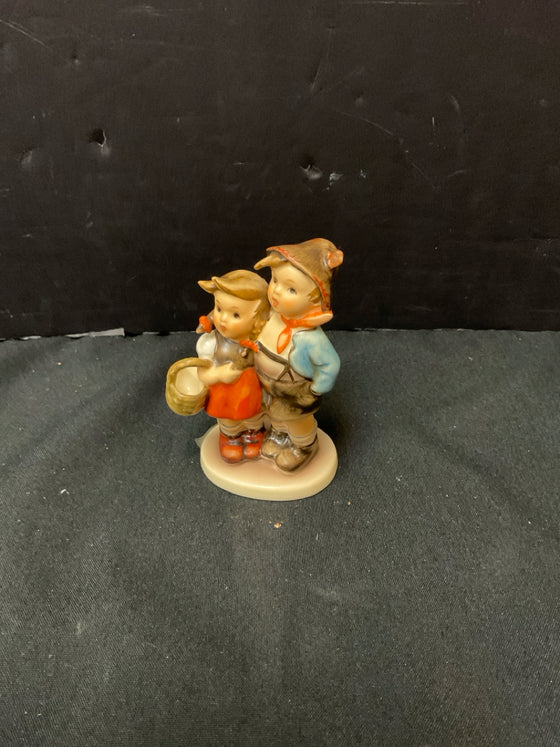 Hummel Statue/Figurine/Bust