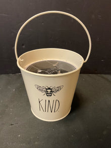  Rae Dunn Candle