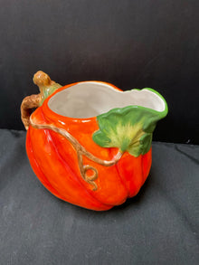  Pitcher