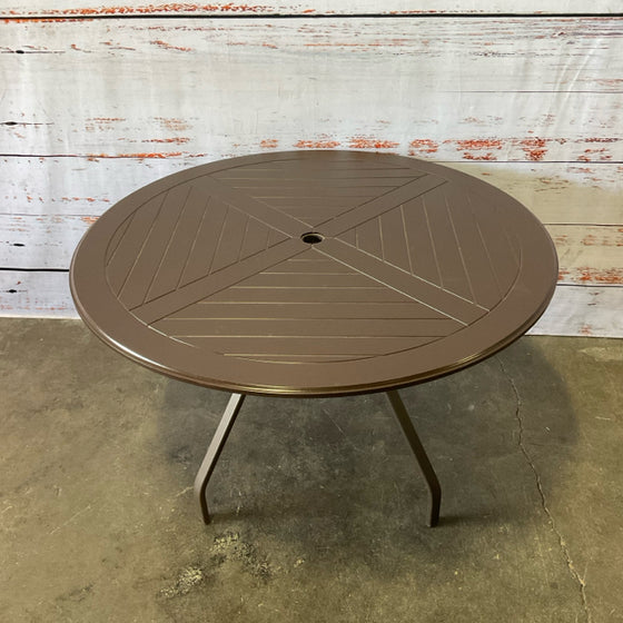 Windward Design Group Patio Table w/ Seating