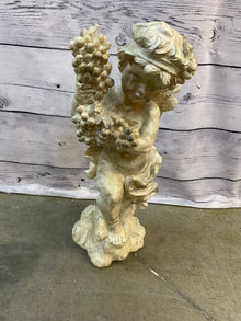  Statue/Figurine/Bust