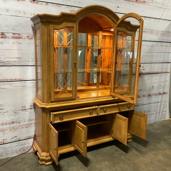 Stanley China Cabinet/Hutch