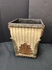  Trash Can