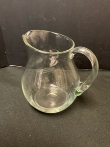  Pitcher