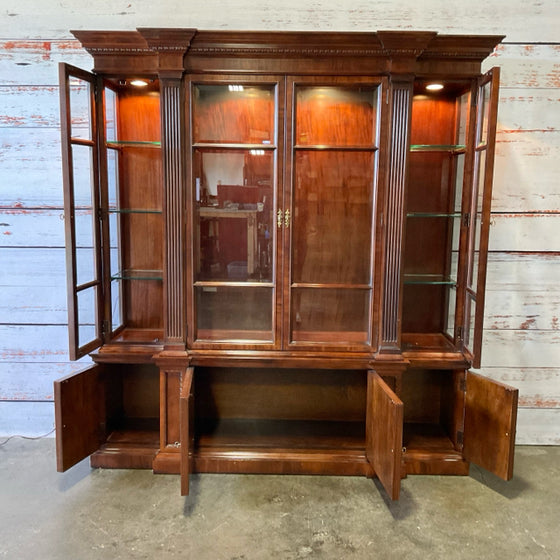 China Cabinet/Hutch