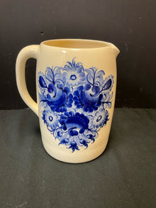  Pitcher