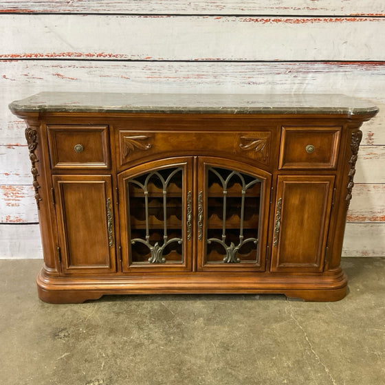 Broyhill Buffet / Sideboard / Credenza