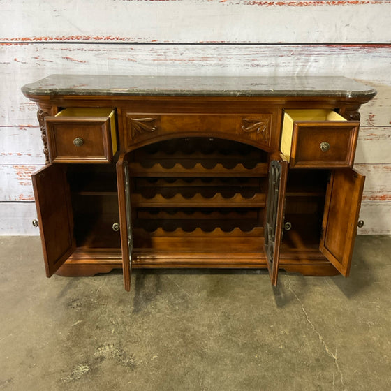 Broyhill Buffet / Sideboard / Credenza