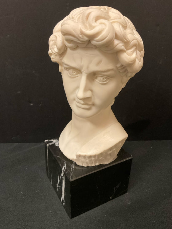 Statue/Figurine/Bust